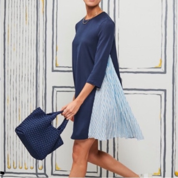 Tuckernuck Dresses & Skirts - Tuckernuck Navy blue Devon shift dress S